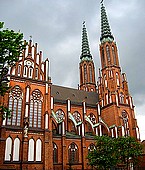 Wystawę można oglądać w podziemiach warszawsko-praskiej katedry św. Floriana.