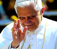 Ks. Kueng zarzuca papieżowi chęć odbudowy imperium rzymskiego.