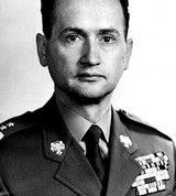 Sługus Moskwy - ocenił Jaruzelskiego w dokumencie rosyjski dysysdent Władimir Bukowski.