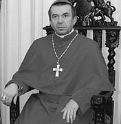 Generał dywizji biskup Tadeusz  Płoski.