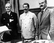 Zdaniem Diukowa ZSRR podpisał pakt Ribbentrop-Mołotow ze względu na swoje 