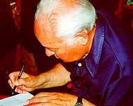 Gustaw Herling-Grudziński na spotkaniu z czytelnikami. Kraków 2000 r.