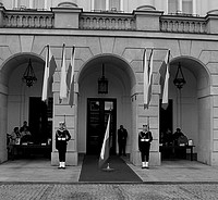 We wtorek ciało Prezydenta i  Jego małżonki będzie wystawione w pałacu na Krakowskim Przedmieściu.