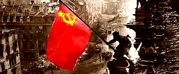 W 1945 roku powiewała nad Berlinem, przez 50 lat nad Polską, w 2009 na Ikara w Warszawie. Fani W. Jaruzelskiego nadal tęsknią za ZSRS.
