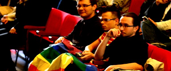 Homoseksualizm jest normą w takim samym stopniu, jak chodzenie z flagami na konferencje naukowe.