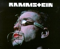 Rammstein porównuje komunistyczną cenzurę z utrudnianiem dostępu dzieci do pornografii.