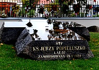 Grób ks. Popiełuszki na  Żoliborzu.