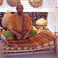 Balafon - afrykańskie drewniane cymbały, na których kameruńscy muzycy wyrażają radość ze Zmartwychwstania Chrystusa.