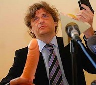 Janusz Palikot wraca do  retoryki gumowego gadżetu?