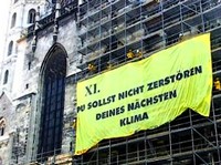 W ubiegłym roku proboszcz wiedeńskiej katedry zgodził się także, by na świątyni zawisł transparent z 
