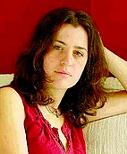 Oliva Pratten - dziennikarka, która walczy przed sądem o poznanie  swojego ojca-dawcy spermy.