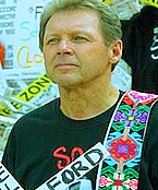 Ks. Roy Bourgeois.