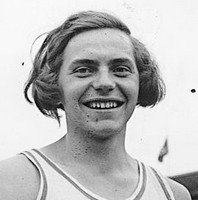 Hermann (Dora) Ratjen został/a zmuszony/a do zastąpienia Gretel Bergmann podczas olimpiady w Berlinie.