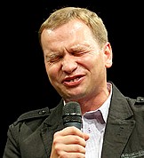 Tomasz Jachimek trudzi się nad  swoimi 