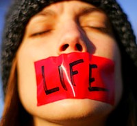Aborcjoniści mają nowy sposób na zamykanie ust zwolennikom życia.