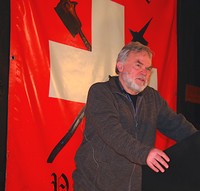 Najciekawsze są plotki o kłótniach w rodzinie. Bernd Rabehl opowiada szwajcarskim nacjonalistom o Frakcji Czerwonej Armii (RAF).