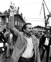 Lech Wałęsa zaprzecza jakoby UOP rekwirował dotyczące go dokumenty na początku lat `90.