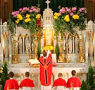 Kapłan ustawiony ad orientem.