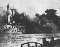 Schleswig-Holstein ostrzeliwuje placówkę na Westerplatte.