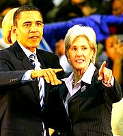 Kathleen Sebelius ramię w ramię z Barackiem Obamą.