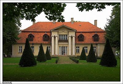 Dw&oacute;r w Koźminku